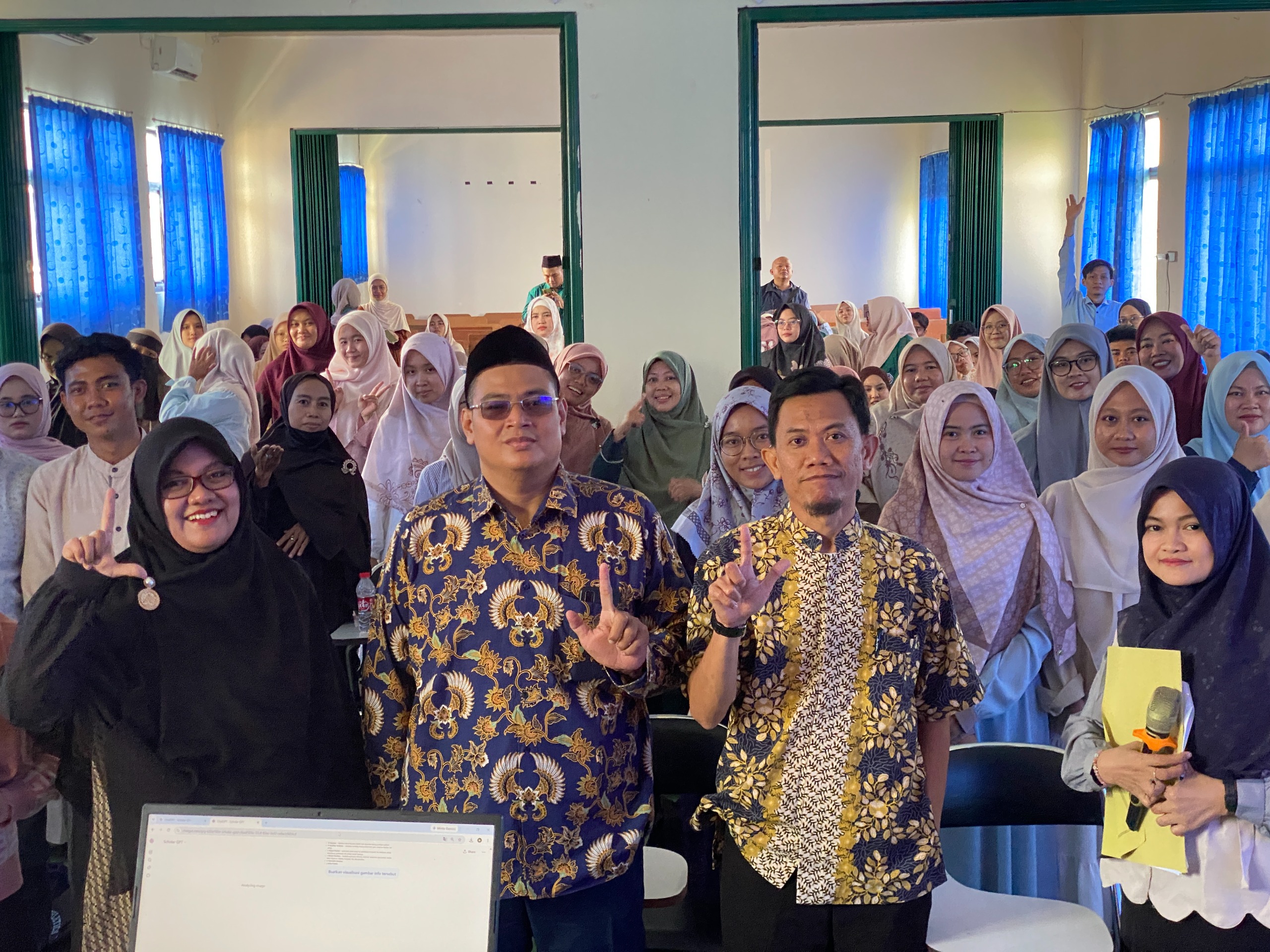 116 Mahasiswa Antusias Ikuti Seminar & Workshop Penulisan Ilmiah dan Proposal Skripsi STAI Haji Agus Salim Cikarang Bekasi